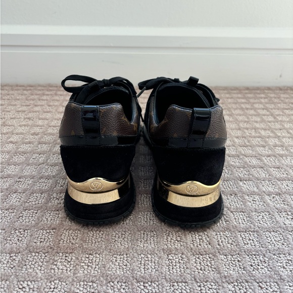 Louis Vuitton Sneakers - Picture 3 of 4